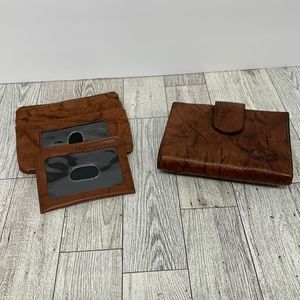 Buxton leather wallet and matching change purse. EUC.